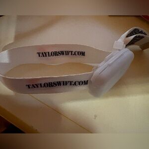 New Orleans Eras tour 2024 White Wristband with TAYLORSWIFT.COM Print